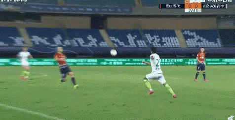 中超恶人榜更新？青岛悍将踹小腹踢脚踝去年险致年轻国脚断腿