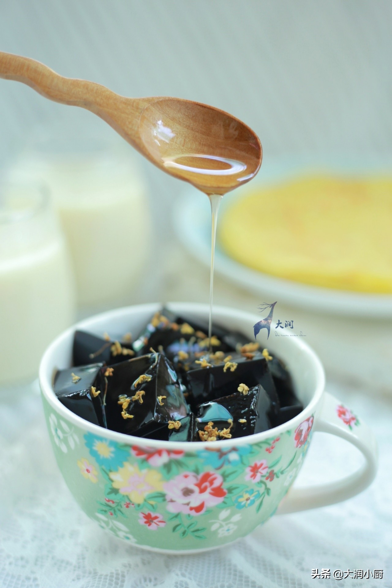 自制龟苓膏清热消暑的必备饮品,制作龟苓膏用什么凉粉