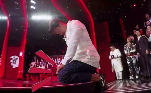 一言不合就下跪,一言不合就跪下的场面