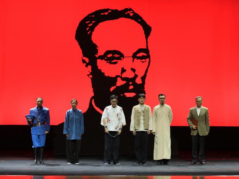 南京天丰大酒店组织观看红色话剧《王荷波》