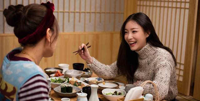 情商低的女人都喜欢炫耀吗,有情商的女人会这样发朋友圈