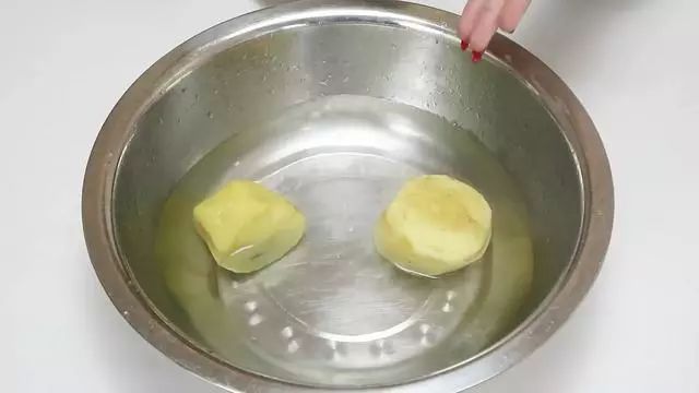 食盐加白醋的妙用慢动作,食盐和白醋在一起有什么功效