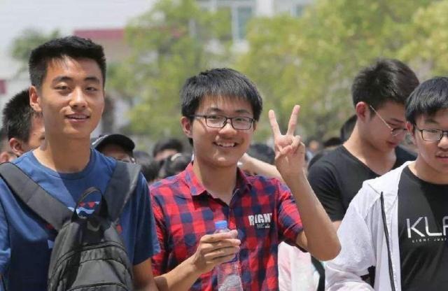 考上985大学的优势：对未来就业影响大，难度再大也要争取