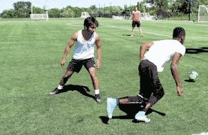 两次变向超炫过人技巧,5个初学者必会的实战过人技巧