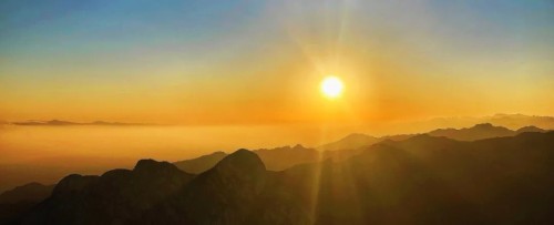 华山白天登山攻略详细,华山晚上徒步登山详细攻略