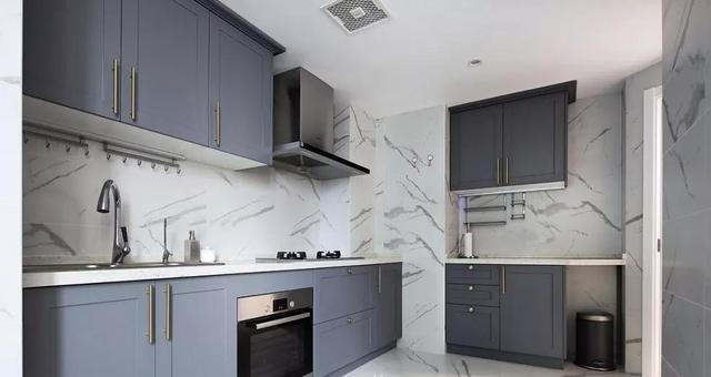 全屋定制橱柜和木工打家具哪个好,不吹不黑的设计