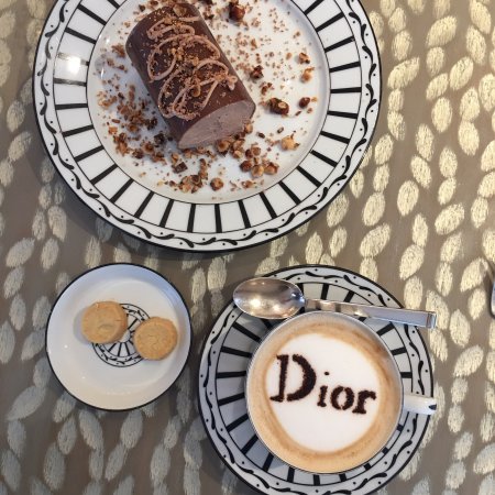 开咖啡馆的小确幸，奢侈品牌也要有