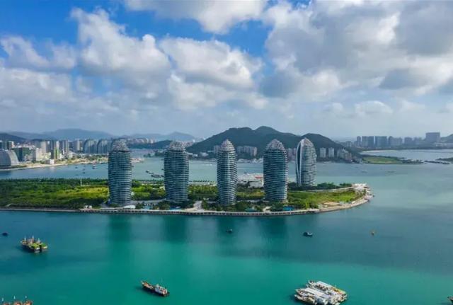 三亚凤凰岛夏天玩不够，住地标酒店，吹海风赏海景，学生*党**都夸好