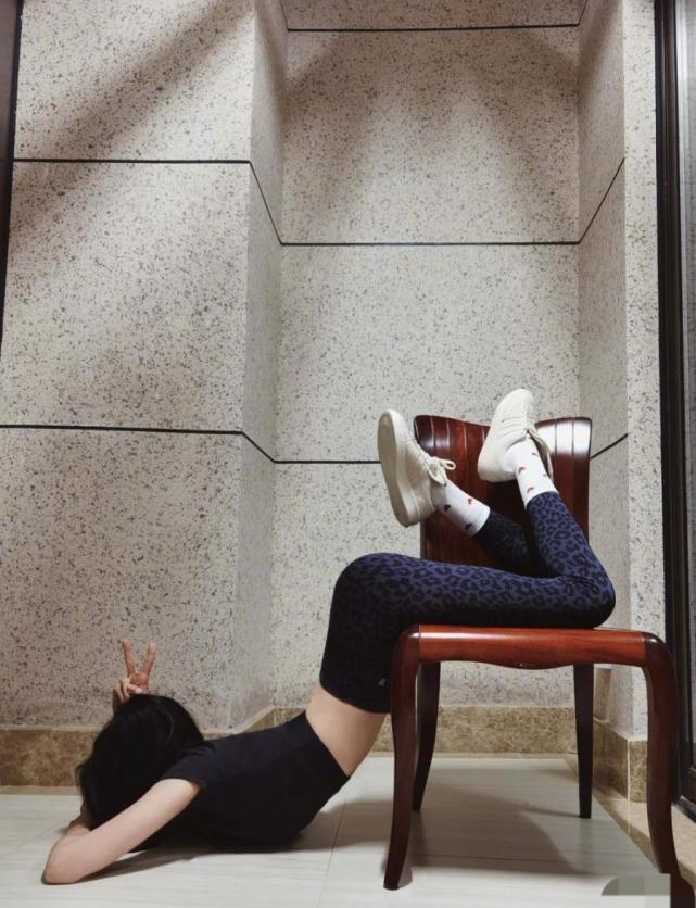 杨幂晒漫画腰惹非议,杨幂被传怀二胎