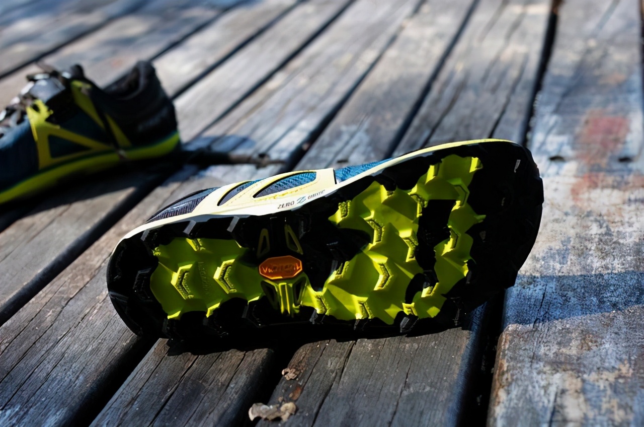 支撑稳定型的跑鞋推荐,反馈感强的实战鞋