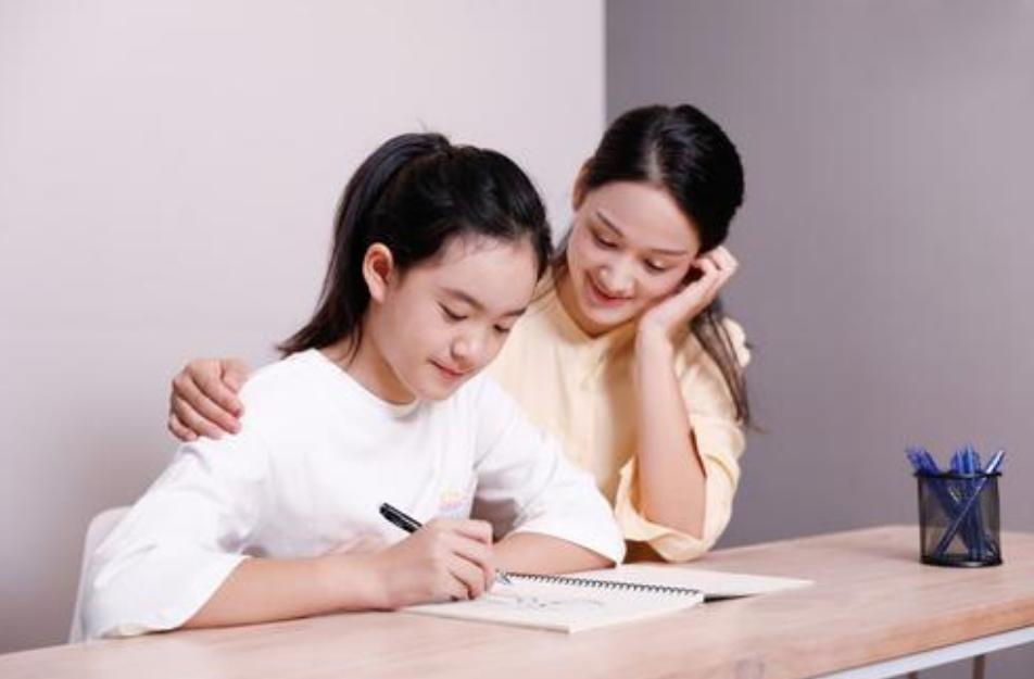 如何教育孩子独立依赖父母,孩子不体贴父母怎么引导