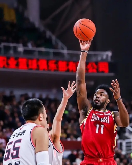 辽篮连胜被终结,郭士强布置边线发球