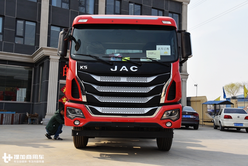 格尔发7.8米厢式货车自重,自重7.5吨牵引车