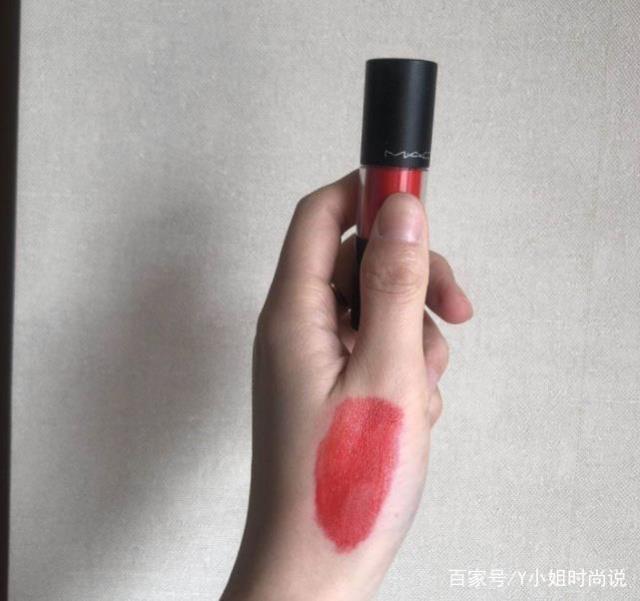 嘴唇颜色暗沉适合什么口红色号,黄皮深唇色适合哪种颜色的口红