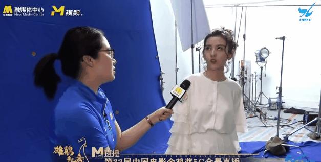 当众踹别人一脚犯法吗,当众踹人违法吗