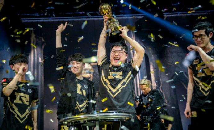 uzi评论薇恩冠军,uzi薇恩臻彩皮肤