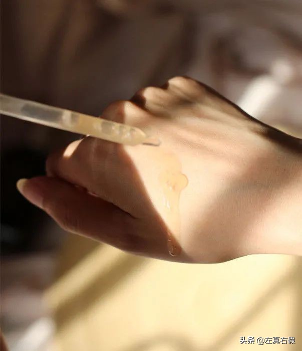 雅诗兰黛小棕瓶眼霜小样真假,雅诗兰黛小棕瓶眼霜真假辨别