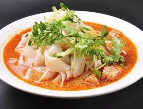 一碗面粉一碗水教你做凉皮,一碗面粉半碗淀粉两碗水做凉皮