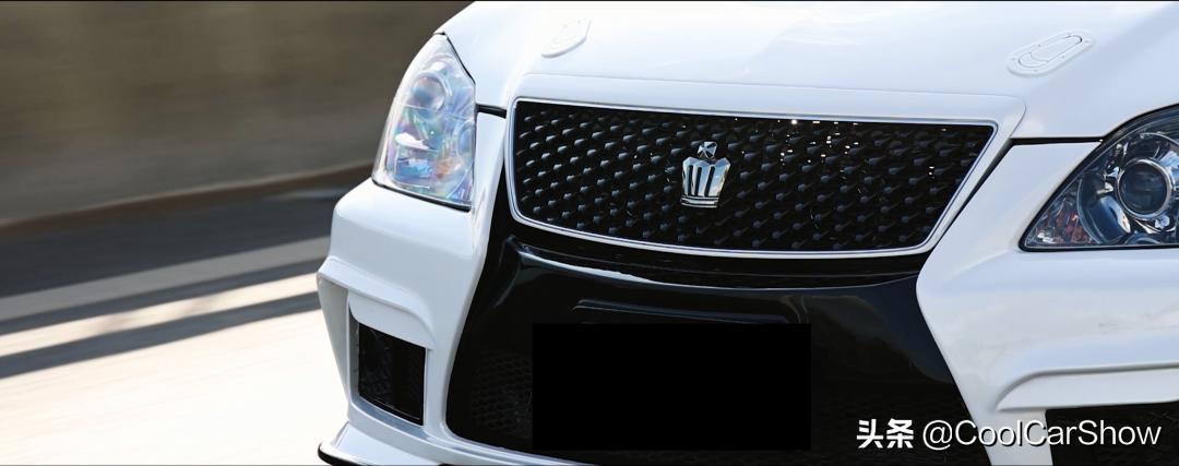 经典12代皇冠情怀老车,13代皇冠翻新复活视频