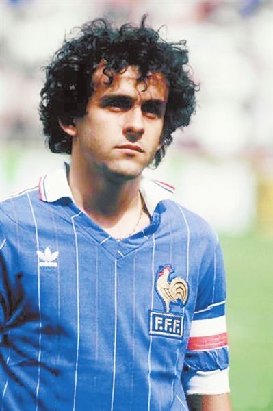 足球界封神榜第一是谁,史上最强十号梅西