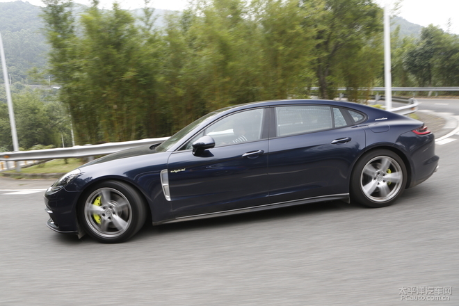 保时捷panamera混动深度测试 (全新保时捷panamera4s 2.9t试驾感受)