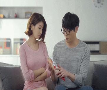 空中一字马搞笑图,一个突如其来的一字马