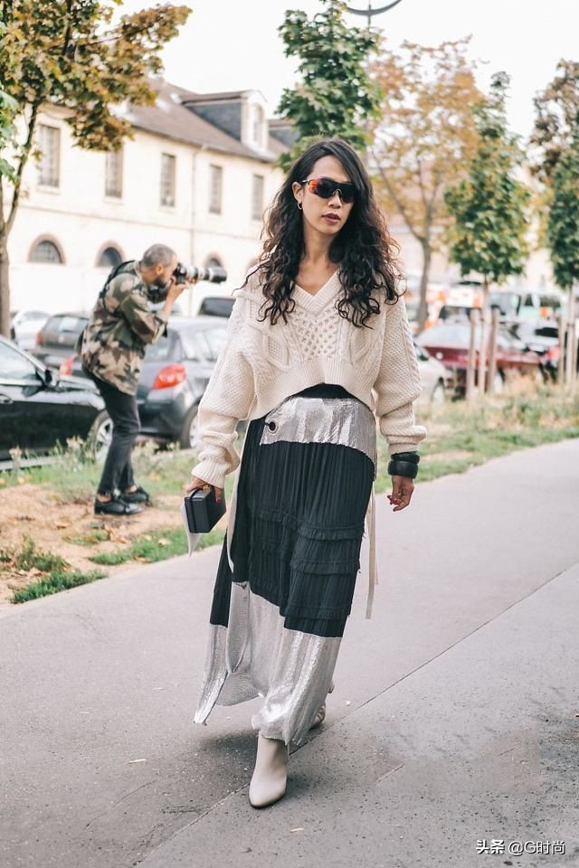 慵懒风外穿v领毛衣搭高领打底,冬季毛衣宽松慵懒风v领内穿