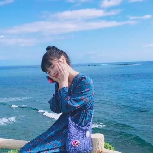 金希澈出道15年首次公开恋情，女友还被评为95后爱豆中最懂穿的人