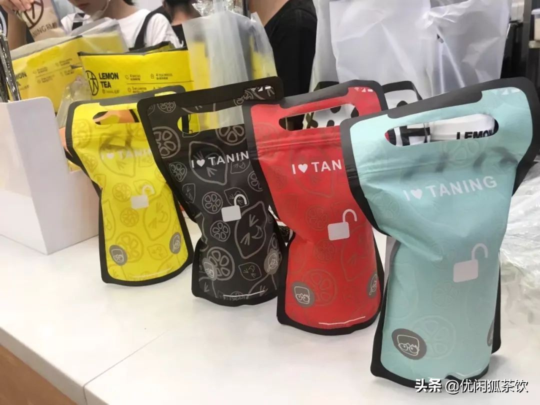 加盟小鹿茶奶茶店加盟费多少,小鹿茶加盟瑞幸