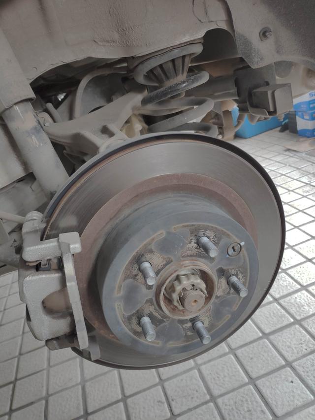 英菲尼迪6万公里刹车盘磨损程度,英菲尼迪刹车盘怎么拆