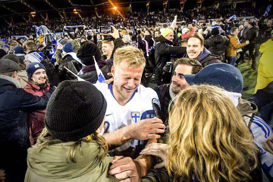 历史首次！北欧新军晋级欧洲杯！总统祝贺，球员泪奔，球迷疯狂