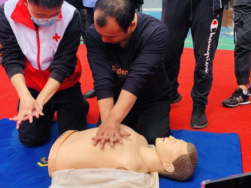 暖心服务让旅客踏上回家路,暖心服务温暖出行