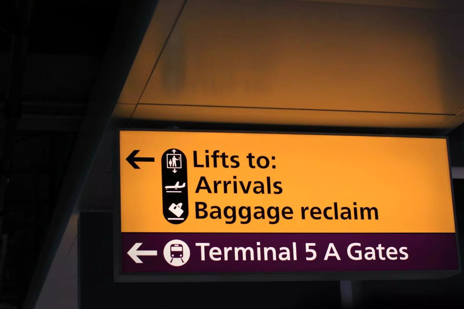 行李箱托运丢失怎么找机场赔,机场丢失的行李后续处理