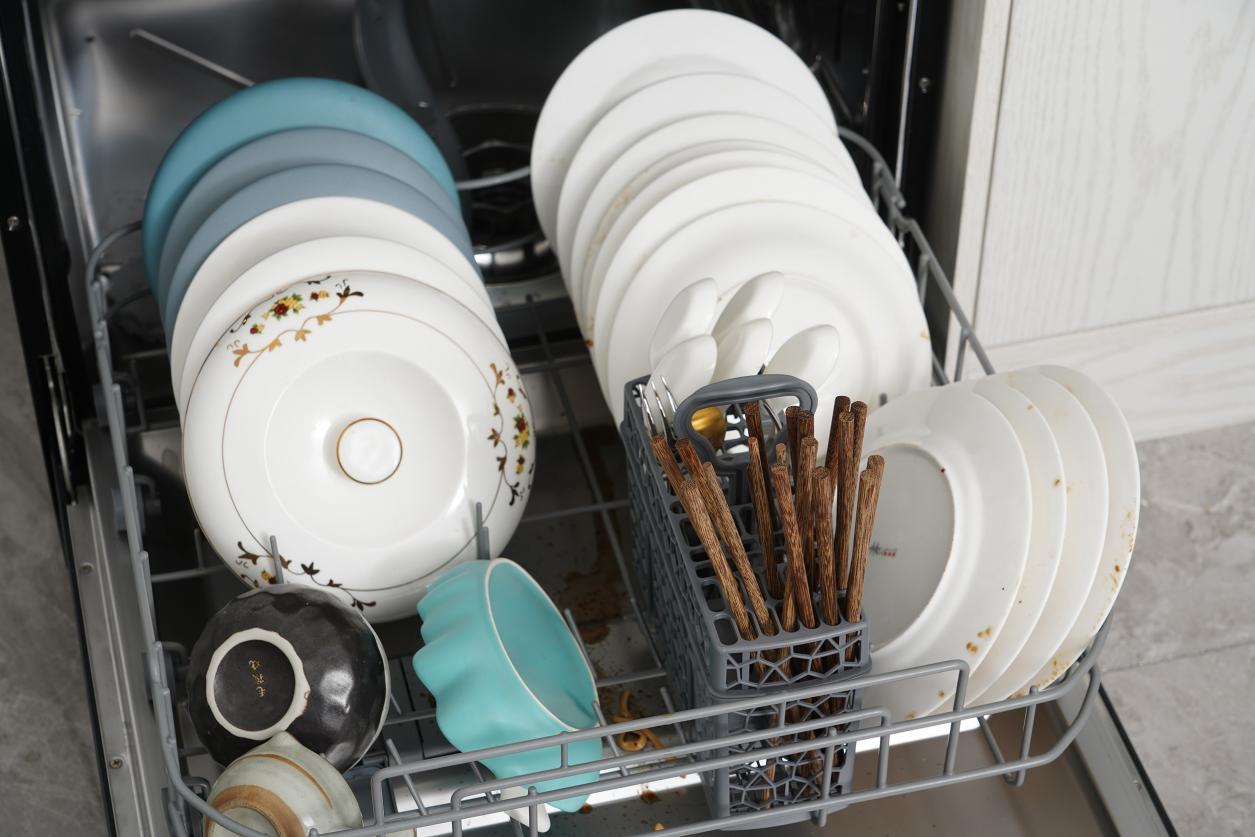 新型洗碗机进食堂,海尔洗碗机长效存储