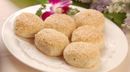 黄桥战役真相：粟裕抗日有功，却遭5倍兵力*攻围**，反杀后群众叫好