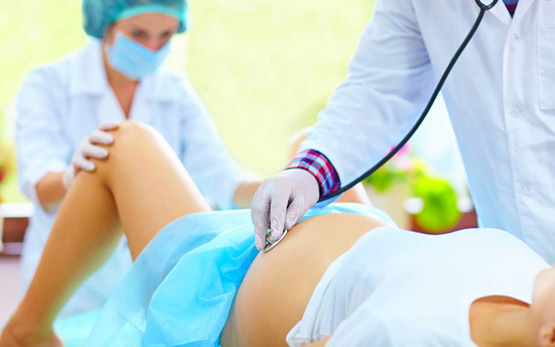 胎儿臀位什么睡姿能纠正臀位,胎位臀位纠正的标准姿势图示范