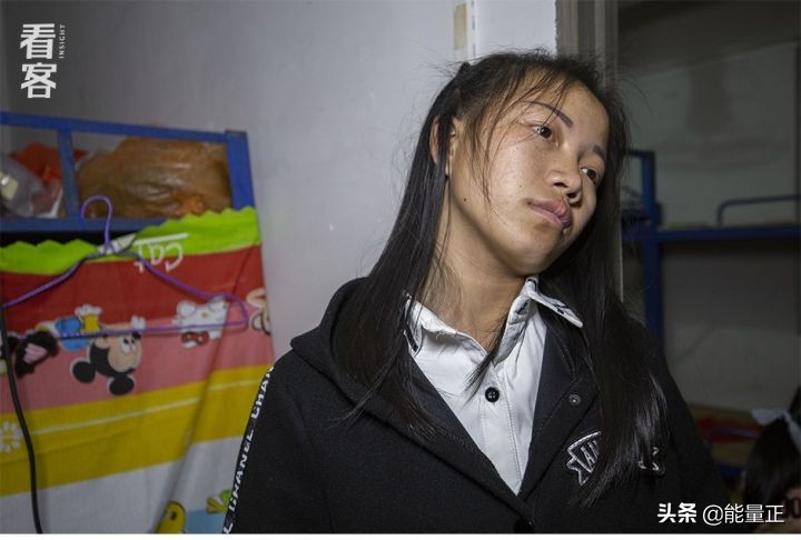 为了逃离包办婚姻，她们前往深圳打工赎身