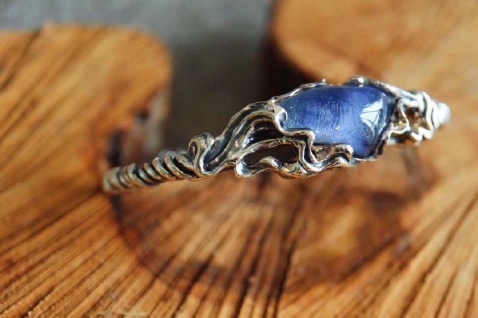 你会戴黄金首饰吗,什么类型的手链可以戴右手