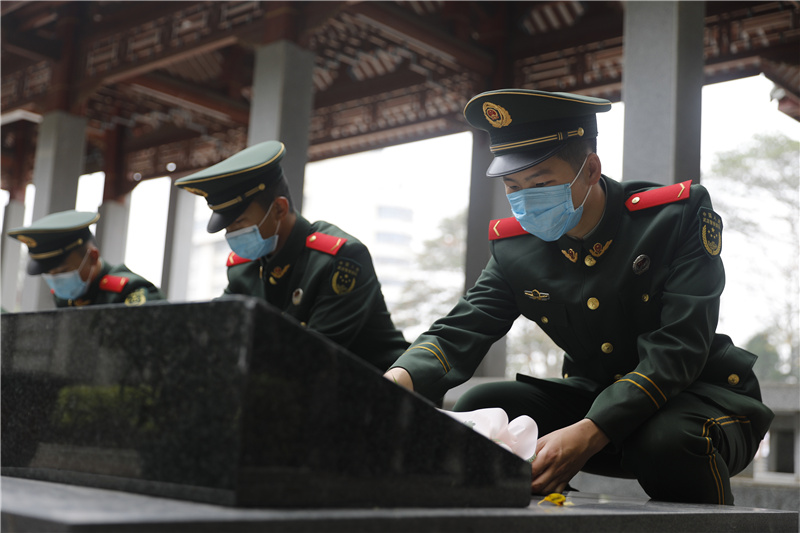 走进烈士陵园缅怀先烈活动,烈士陵园缅怀活动