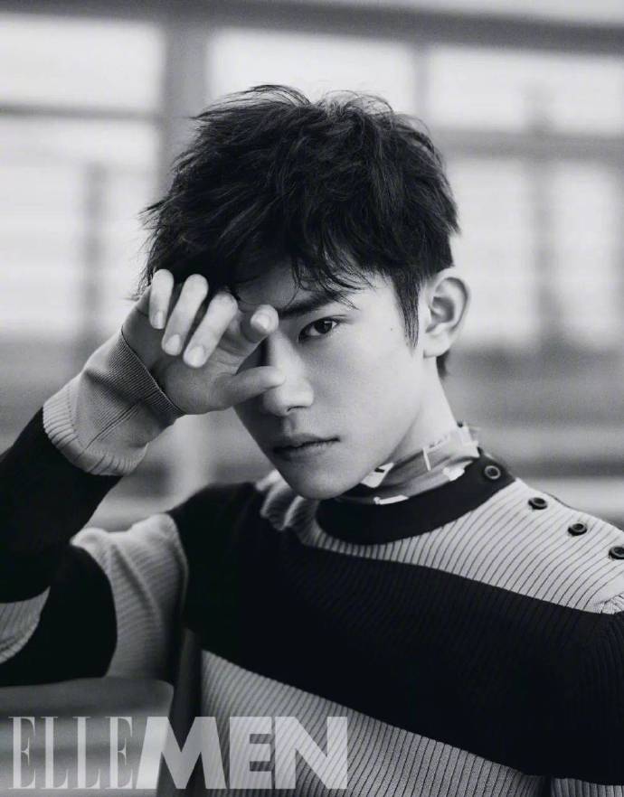 大家对易烊千玺的评价一段话,易烊千玺人物评价简洁