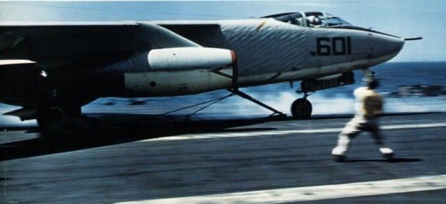 机身“堆满褶子”，飞机上了年纪皮肤也不再紧致？