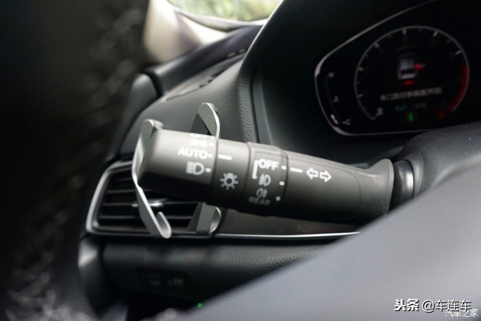 十代雅阁混动版与英诗派太空银,十代雅阁太空银还是白色好看