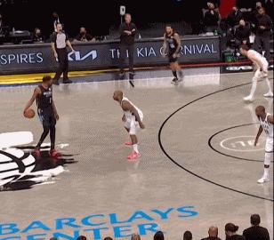 这才叫专业篮球,克莱跑位