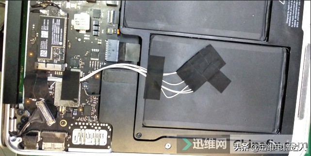 西安苹果笔记本进水屏幕暗维修,苹果笔记本进水了白屏怎么办