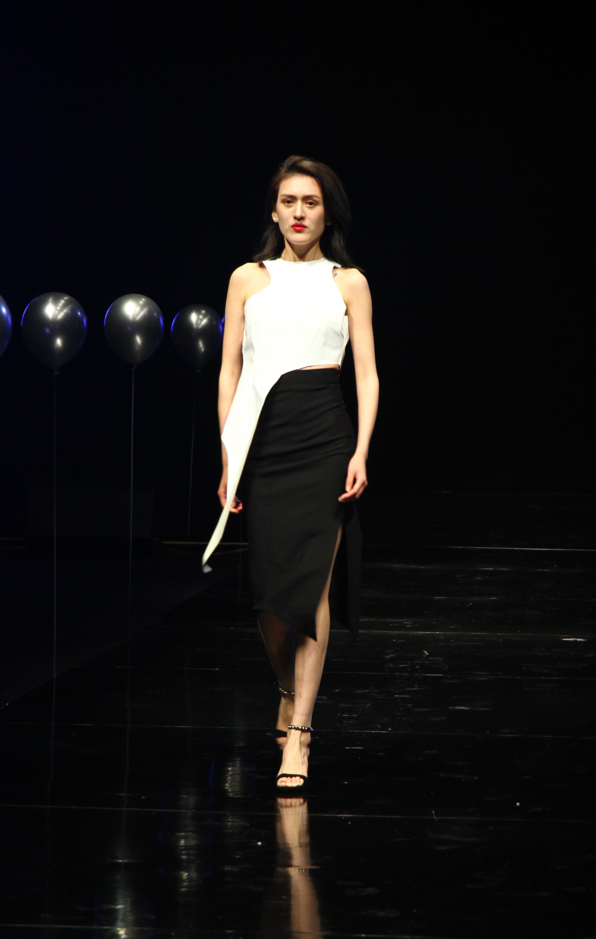 以“秀”展“料”用创意点亮时尚