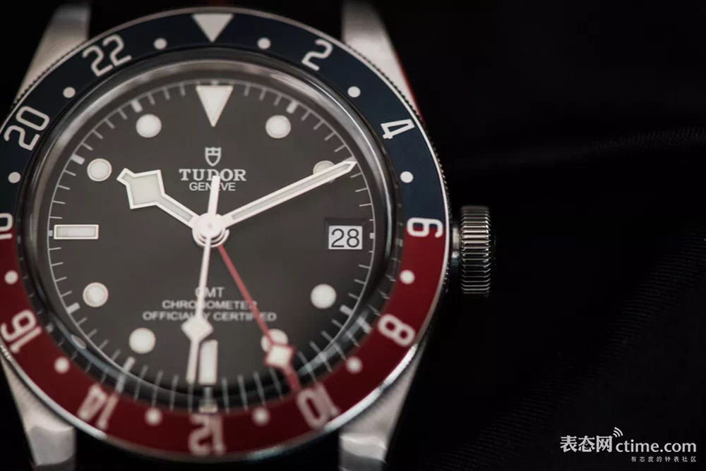 戴两块表的人永远不知道时间,戴两块表的人是什么心态