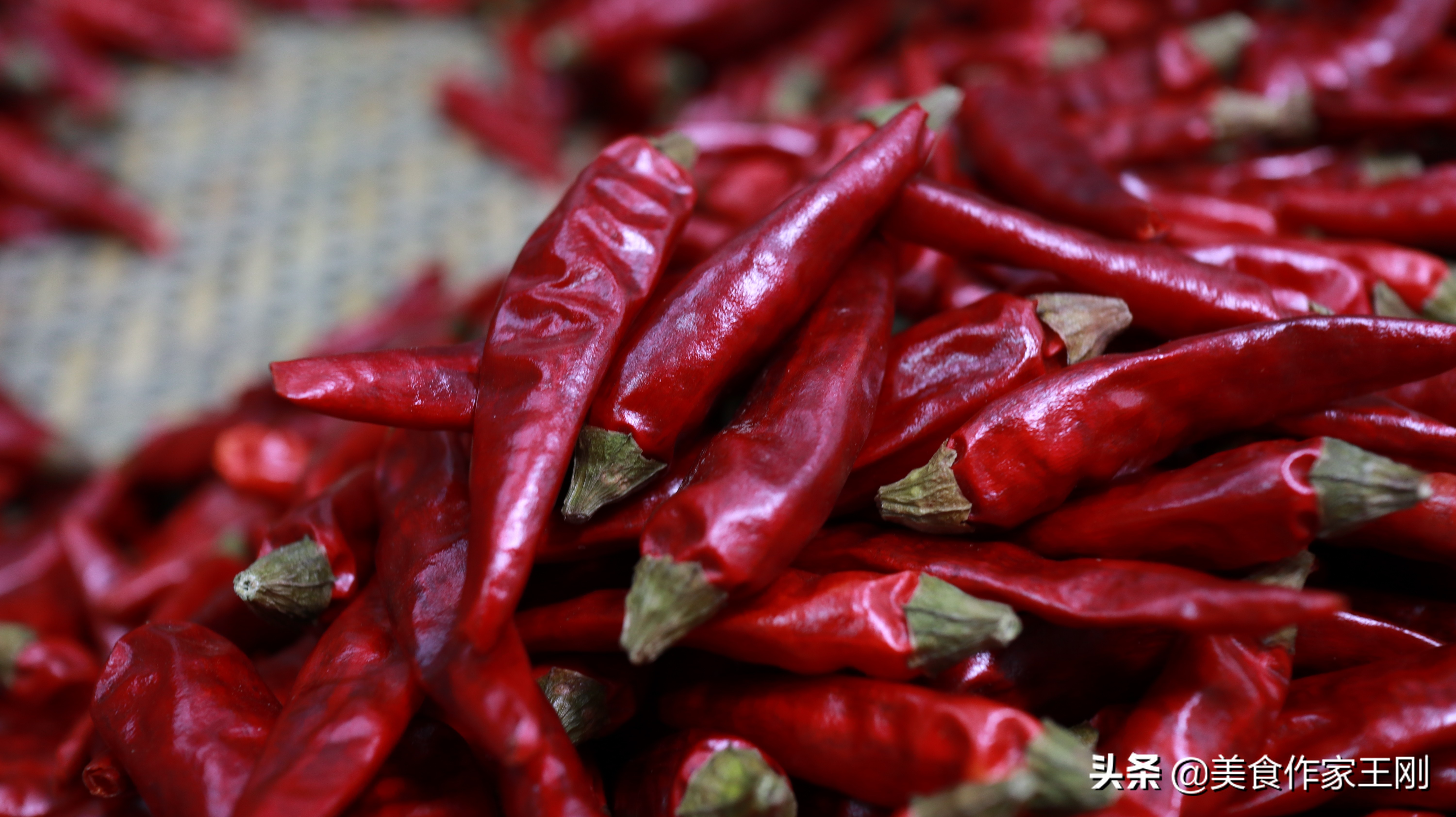 各种厨房调料的做法,厨房调料拉篮的合理用法