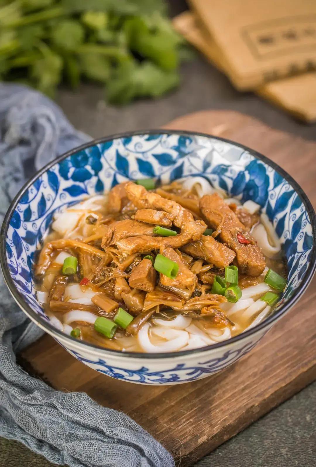 正宗嗦粉教程,怎么一元点螺蛳粉外卖