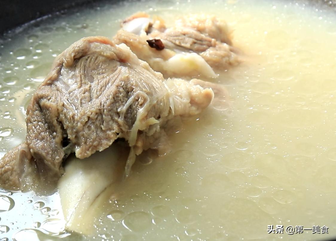 骨汤要放哪些调味料才好喝,做骨汤什么时候放盐