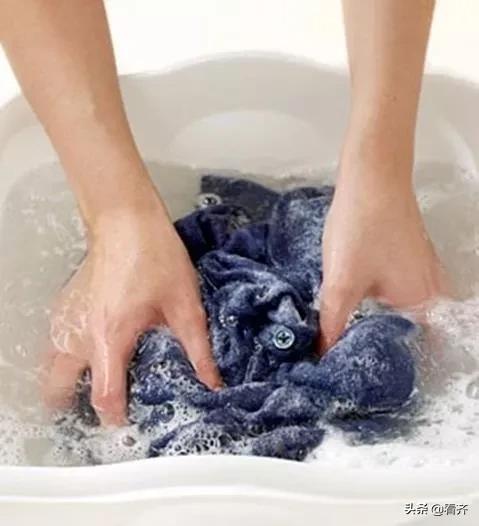 毛衣变形了怎么洗才能恢复原样,毛衣变形了怎么办小妙招